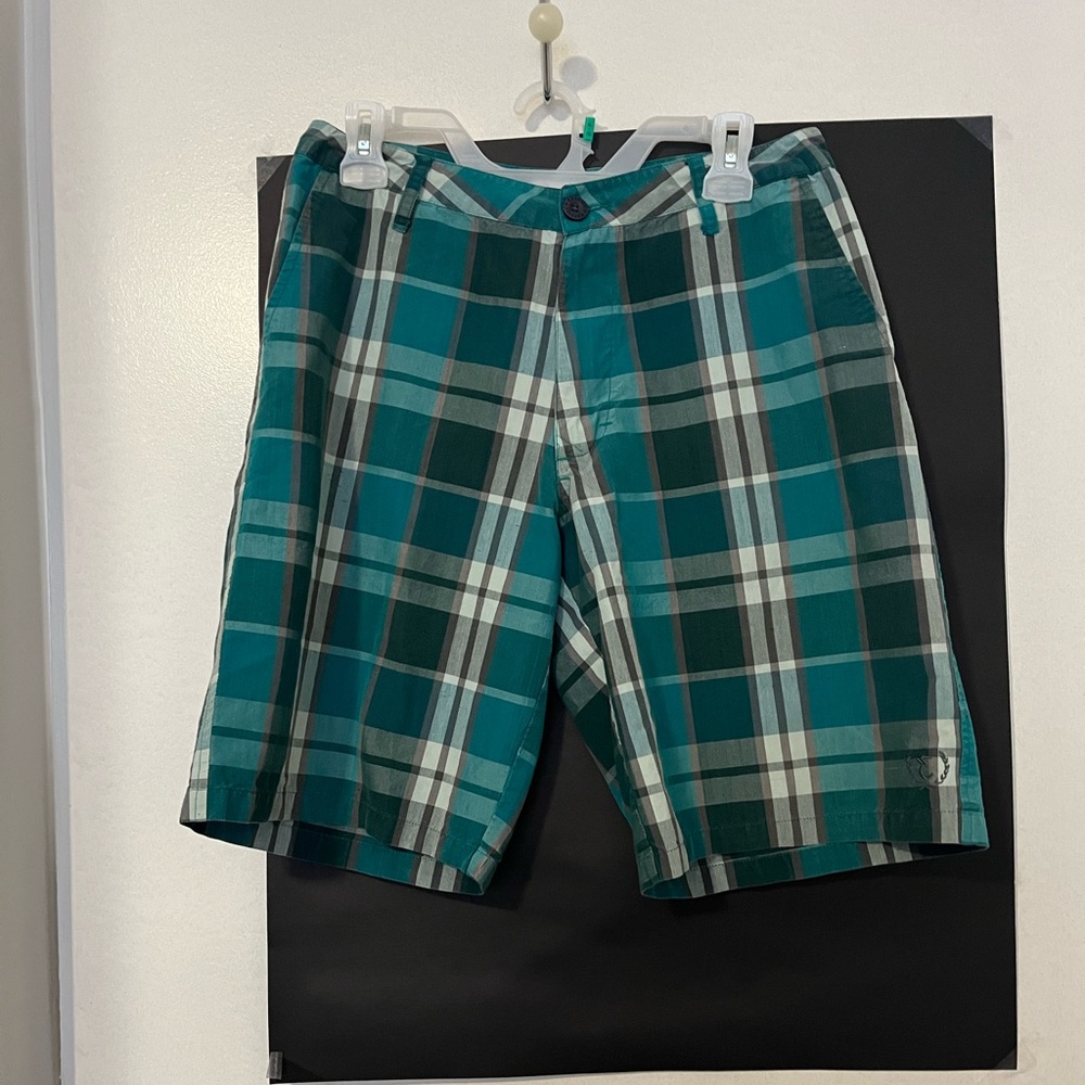 Men’s golf shorts by Ezekiel